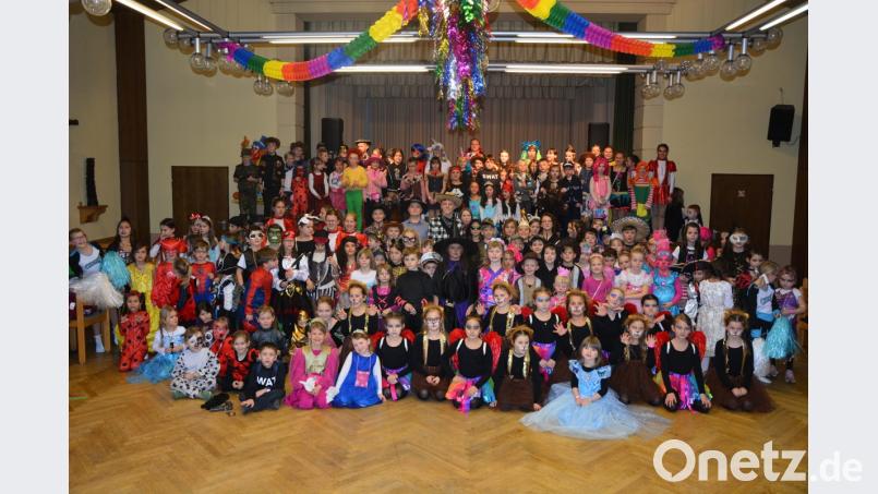 Tolle Stimmung herrscht bei der Kinderparty am Sonntagnachmittag im Josefsheim. Die Buben und Mädchen ließen es gehörig krachen und genossen die drei Stunden ganz ohne Eltern. Bild: jr