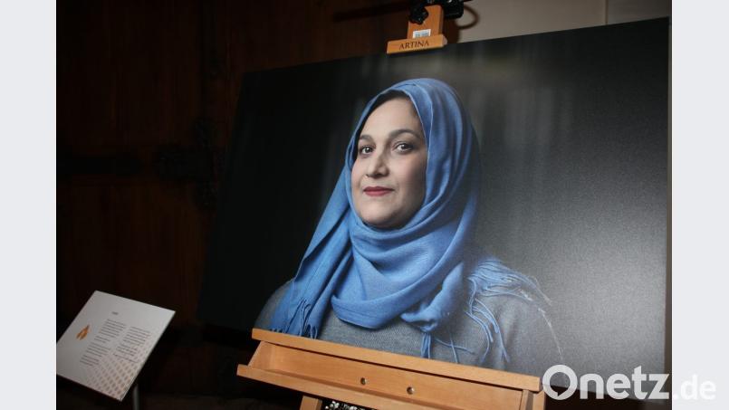 „Man kann alles schaffen, man muss immer stark sein. Andere Frauen können das auch.&quot; Rabia aus Afghanistan teilte ihre schicksalshafte Geschichte für das Projekt. Bild: kmo