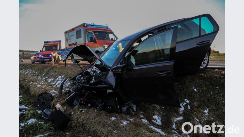 Bei einem Frontalzusammenstoß bei Steinbühl verletzen sich zwei Personen. Bild: rw