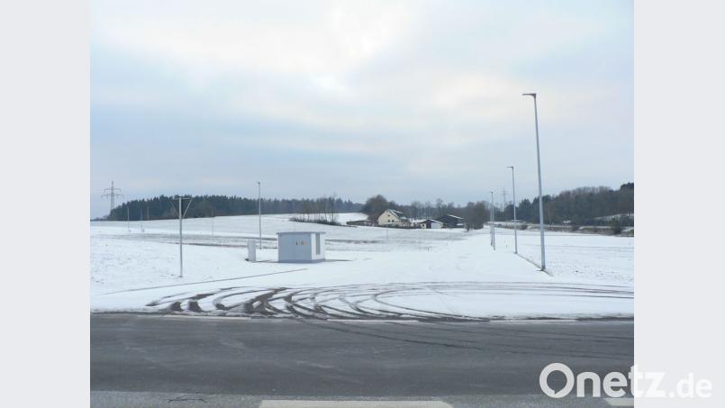 Noch stehen hier keine Firmengebäude. Es gibt aber schon Anfragen zu den Parzellen im neuen Kirchenthumbacher Gewerbegebiet. Bild: lep