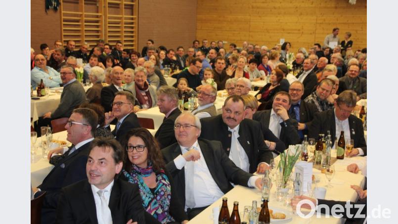 Zahlreiche Gäste sind zum Neujahrsempfang in die Turnhalle gekommen. Bild: kro