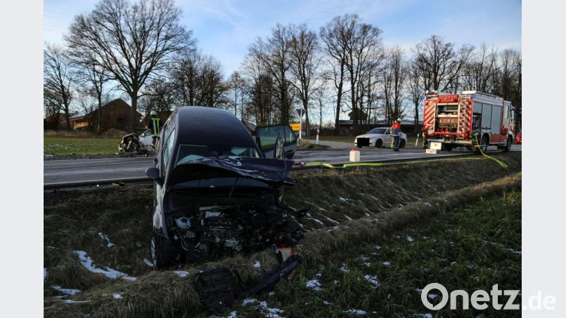 Bei einem Frontalzusammenstoß bei Steinbühl verletzen sich zwei Personen. Bild: esa
