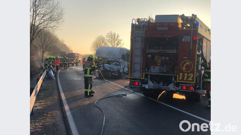 Ein Auto und ein Lastwagen sind bei Kelheim zusammengestoßen. Bild: Alexander Auer