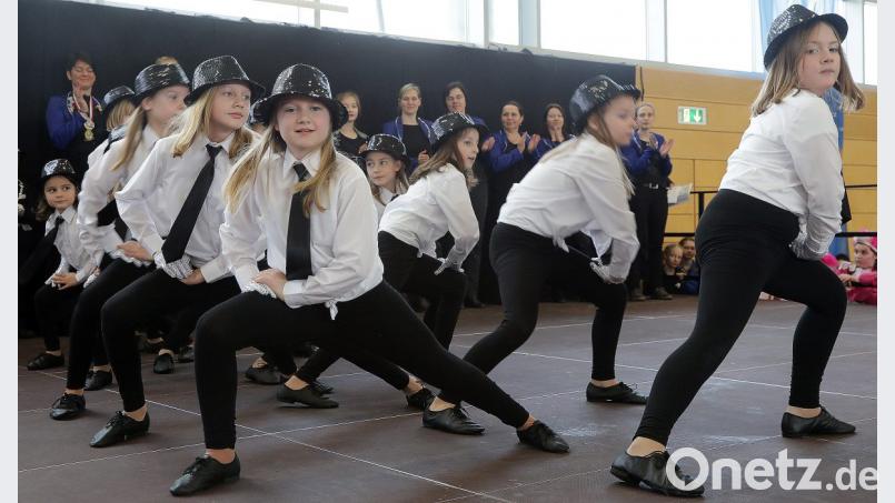 Der Musikzug Hirschau tanzte nach einem Michael-Jackson-Medley. Bild: Wolfgang Steinbacher
