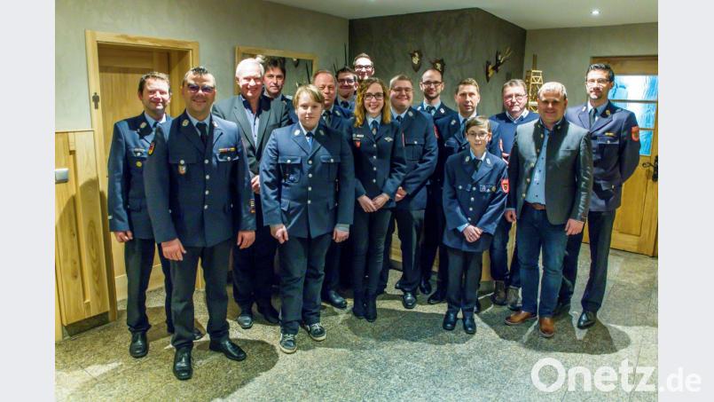 Die geehrten und beförderten Feuerwehrkameraden der Feuerwehr Windischeschenbach. Bild: sml