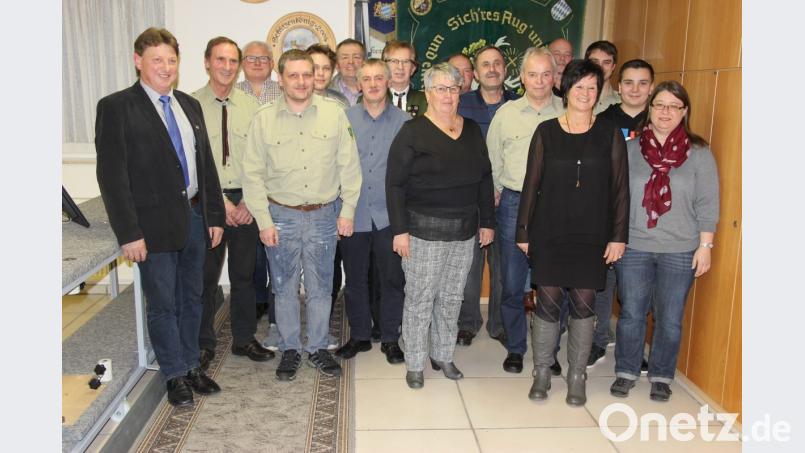 Das ist die Führungsmannschaft der Hubertus-Schützen Schmidgaden. Vorsotzender bleibt Hermann Lang (Zweiter von links). Bild: ral