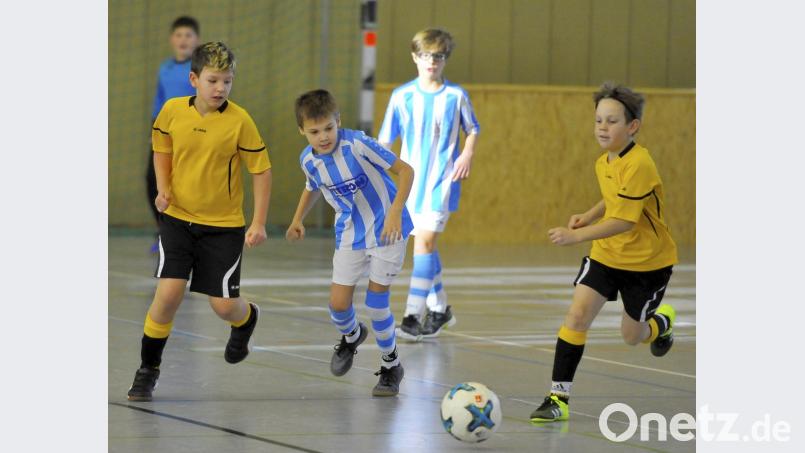 Szene aus dem Spiel der E-Junioren: SG Freihung/Kaltenbrunn (Mitte) gegen die SG Hahnbach. Bild: zg