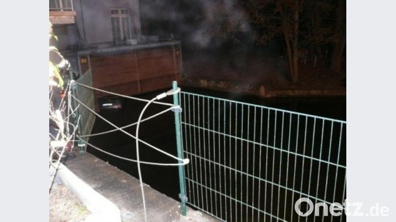 Diesen Zaun hat das Auto durchbrochen. Bild: esa