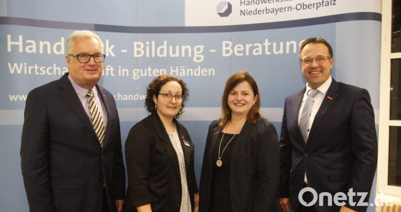 Die HWK-Vertreter Wolfgang Spöckner, Jasmin Kiefmann, Kathrin Zellner und Andreas Keller (von links) raten den Handwerksmeistern, jetzt in innovative Techniken zu investieren. Bild: Hirsch