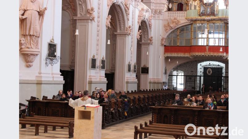 Großartigen Zuspruch fand das Tauferinnerungsfest in der Basilika, das der Pfarrgemeinderats-Sachausschuss Ehe und Familie organisiert hatte. Bild: exb