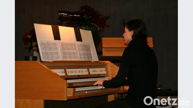 Dorothea Weser an der Orgel. Bild: fpoz