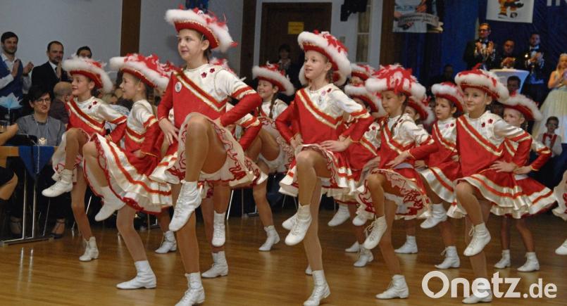 Die Plößberger Kindergarde eröffnet mit ihrem Gardetanz den Inthronisationsball. Bild: ws