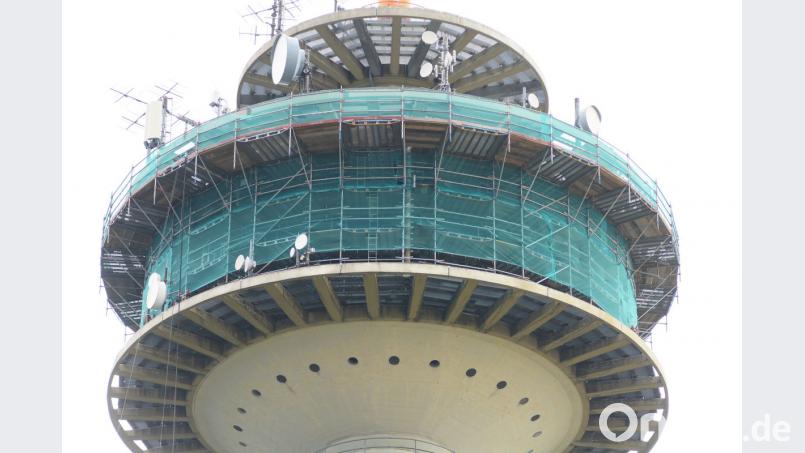 Der Fernsehturm am Fischerberg bei Weiden wird saniert. Bild: Schönberger