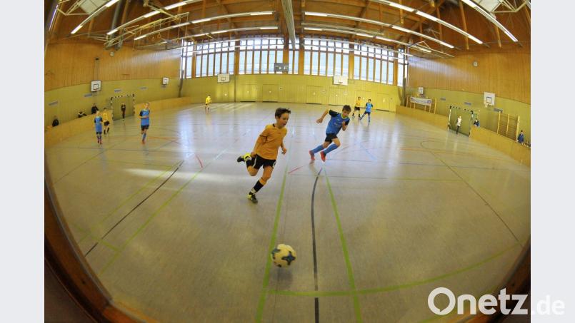Szene aus dem Spiel der E-Junioren: SV Hahnbach (in Gelb) gegen die SG Schnaittenbach &quot;Team Blau&quot;. Bild: zg