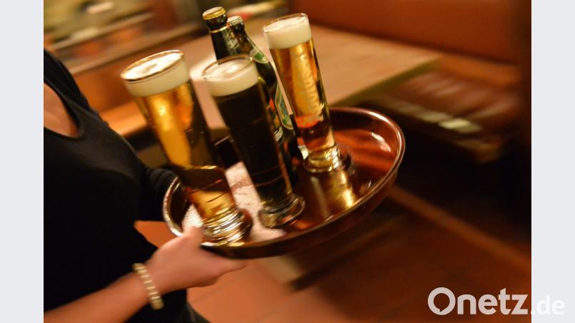 Gastronomiebetriebe in der Region haben immer größere Probleme, geeignetes Fachpersonal zu finden. Symbolbild: Marc Tirl/dpa-Zentralbild/dpa