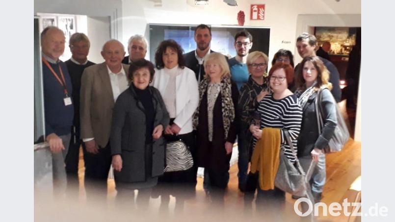 Gästeführer Thomas Sporrer (links) beeindruckte die Teilnehmer der ersten „CSU auf Tour“ 2019 mit seinem enormen Wissen. Bild: heb