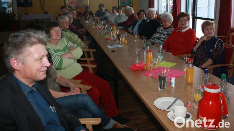 Zur Informationsveranstaltung der Nachbarschaftshilfe war auch Bürgermeister Lothar Müller gekommen. Bild: lk