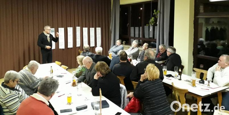 Ronald Wesche erläutert den Armutsbericht 2018 des paritätischen Wohlfahrtsverbandes. Bild: exb