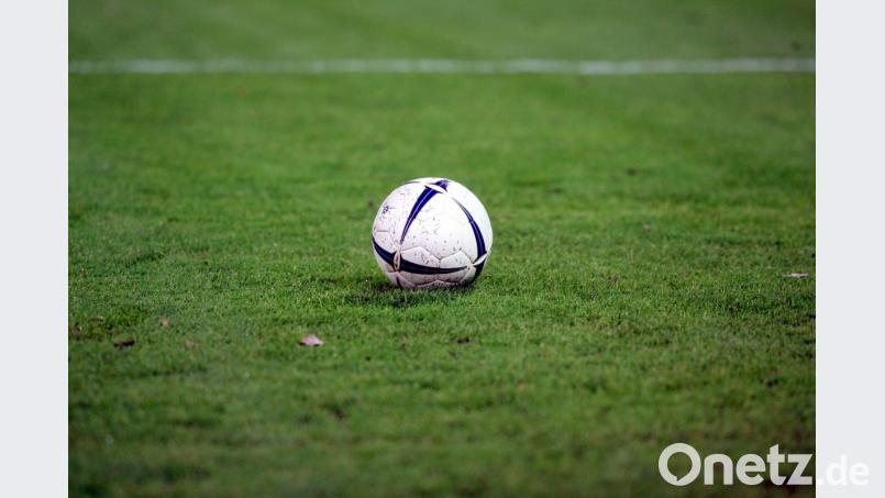 Die Spielgemeinschaft SV Etzenricht II/SC Luhe-Wildenau II nimmt an der Bayerische Meisterschaft im Herren-Hallenfußball teil. Die Fans fahren mit. Es wird ein Bus eingesetzt. Bild: agentur_dpa