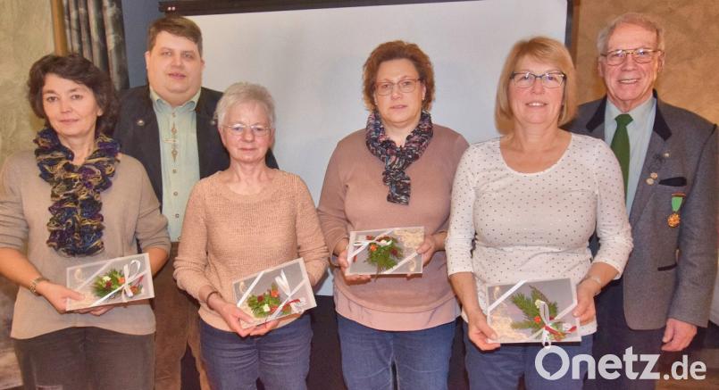 Dankeschön an die Sportheimwirtinnen (von links): Edeltraud Koller, Bürgermeister Dieter Dehling, Christa König, Michaela Purrer, Monika Gleißner und Schützenmeister Bruno Müller. Bild: no