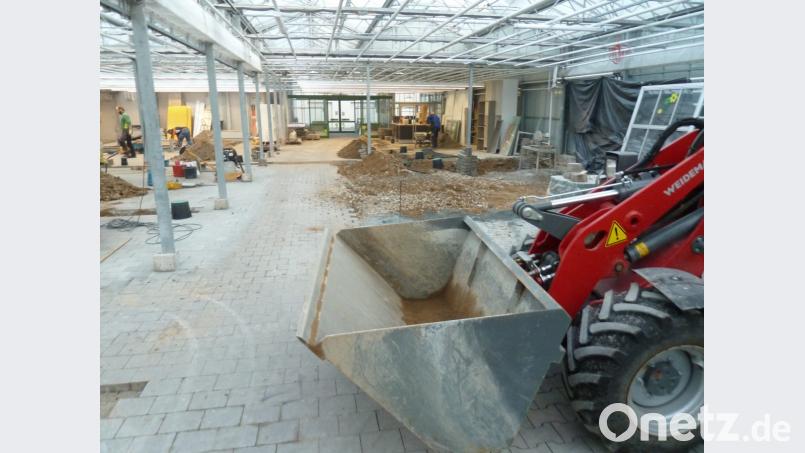 Im früheren Eingangs-und Kassenbereich sind derzeit noch Bagger und Bauarbeiter beschäftigt. Bild: Portner