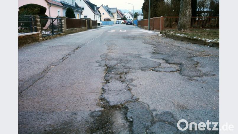 Die Straße An der Siedlung am Hammerweg ist eine von dreien, bei der die Stadt noch an Erschließungsmaßnahmen denkt, für die die Anwohner zur Kasse gebeten werden können. Bild: Gabi Schönberger