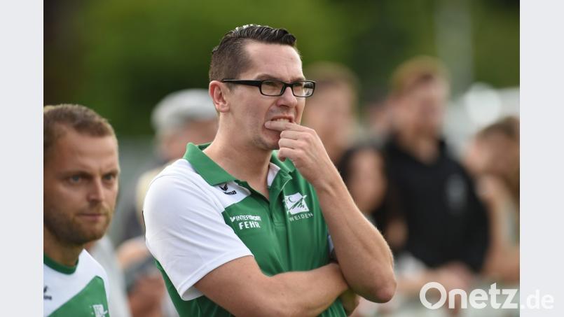 Peter Kämpf wird den FC Weiden-Ost auch in der Saison 2019/20 trainieren. Bild: A. Schwarzmeier