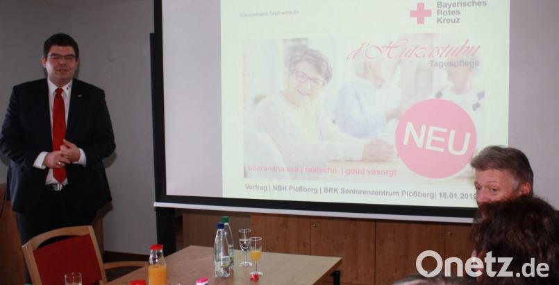 Holger Schedl beim Vortrag im BRK-Heim Frohnweg. Bild: lk