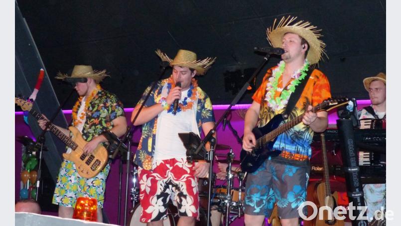 FAschingsball der Katholischen Landjungend Wolfsfeld in der Disco Contrast in Kastl. die derzeit angesagteste Band Sakrisch spielte zur Unterhaltung auf Bild: jp