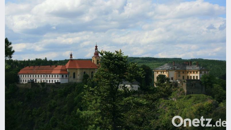 Das noch erhaltene Schloss Rabstejn wurde 1705 erbaut. Weitere Baudenkmäler in Rabstejn nad Strelou (Rabenstein an der Schnella) sind Fachwerkhäuser aus dem 18. und 19. Jahrhundert und eine steinerne Brücke aus dem 14. Jahrhundert über den Fluss Strela. Mit 26 Einwohnern ist sie die kleinste Stadt in Tschechien. Archivbild: cr