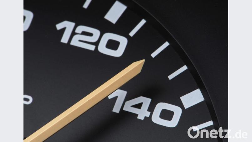 Kaum ein Thema wird in Deutschland so emotional diskutiert, wie ein Tempolimit. Bild: Armin Weigel/dpa