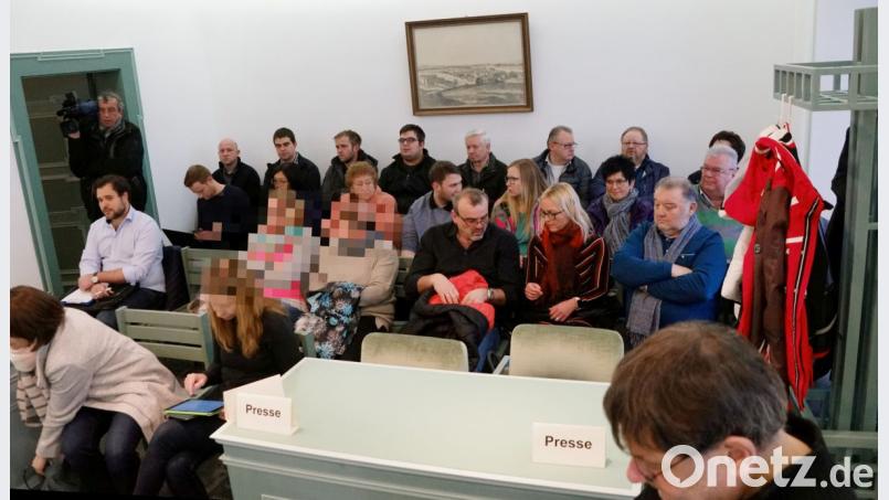 Im Zuhörerraum am Amtsgericht Tirschenreuth geht es am Mittwoch eng zu. Bild: bkr