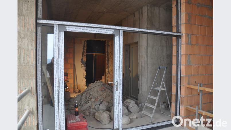 Vom neuen Anbau wurde jetzt der Durchbruch zum alten Rathaus vorgenommen. Bild: ws