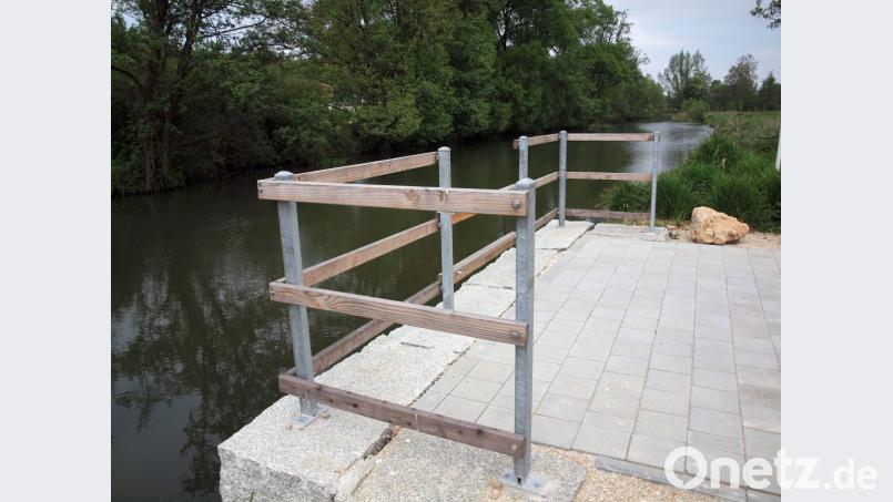 Der behindertengerechte Angelplatz in Vilshofen, den der Fischereiverein Rieden errichtet hat, sucht im Landkreis seinesgleichen. Bild: sön