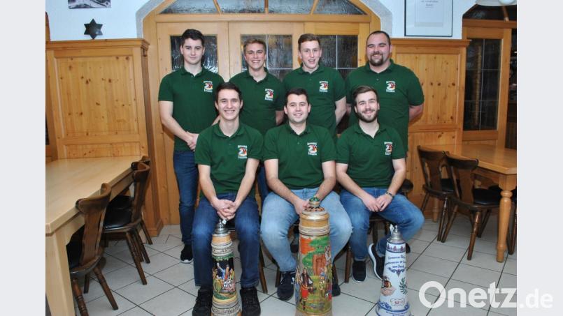 Die neue Vorstandschaft des Burschenvereins 07 Raigering (von links): Simon Albrecht, Oliver Zweck, Jonas Pongratz (sitzend), Andre Teichmann, Romario Pirzer, Markus Paul, Marco Franz (stehen). Bild: gth