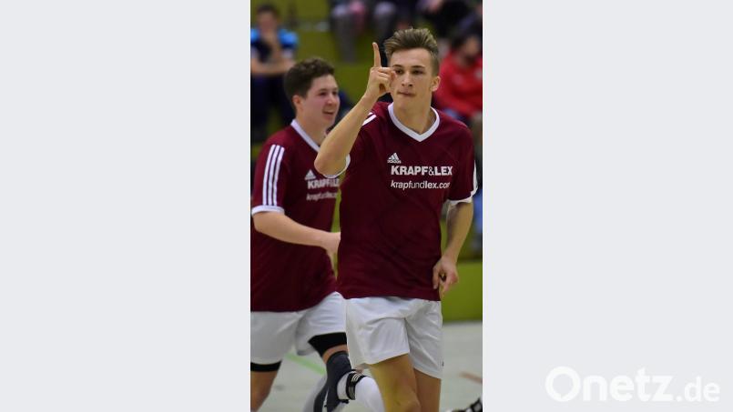 Nico Argauer beim Jubel: Der Stürmer will mit der SG Etzenricht II/Luhe-Wildenau II bei der bayerischen Futsal-Meisterschaft erneut für eine Überraschung sorgen. Bild: A. Schwarzmeier
