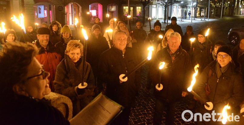 Eine informative Fackelwanderung durch die Innenstadt mit Petra Vorsatz Bild: Kunz