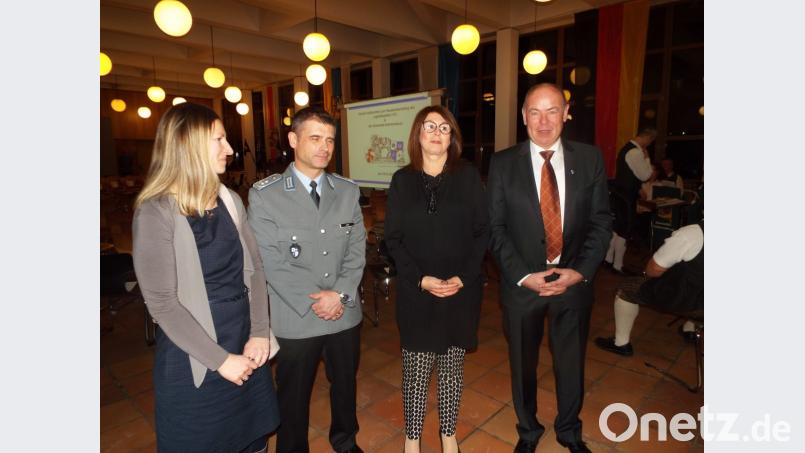 Von links: Stefanie Kolb, Oberstleutnant Alexander Kolb, Gabi Strehl und Roland Strehl beim Empfang. Bild: e