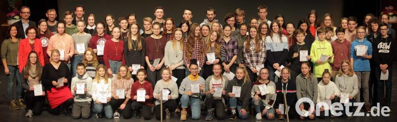 Die Betreuer der Max-Reger-Gymnasiasten waren mit ihren sieben Mannschaften bei Bezirks- und Landesentscheiden im Einsatz – und das sehr erfolgreich. Die Schüler aus dem Erasmus-Gymnasiums starteten als einzige Amberger Mannschaft im Skilanglauf. Bild: Wolfgang Steinbacher