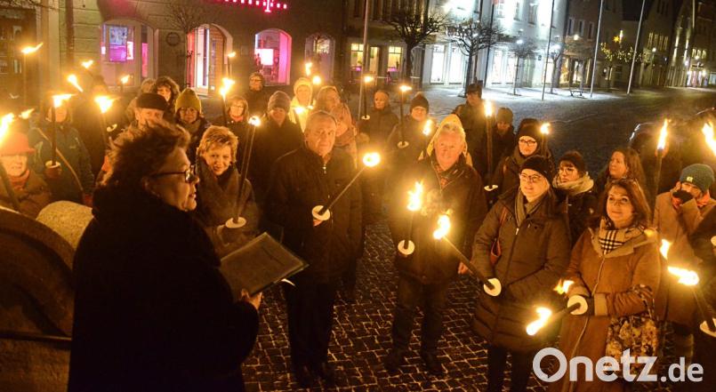 Eine informative Fackelwanderung durch die Innenstadt mit Petra Vorsatz Bild: Kunz