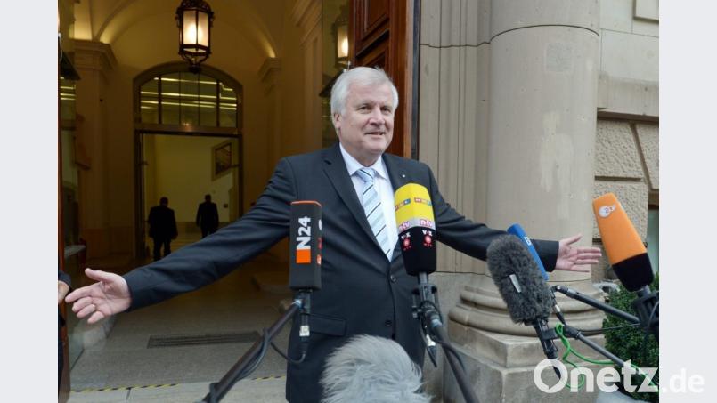 Laut Horst Seehofer (CSU) ist der Spagat zwischen Menschlichkeit und Notwendigkeit gelungen. Archivbild: Rainer Jensen/dpa