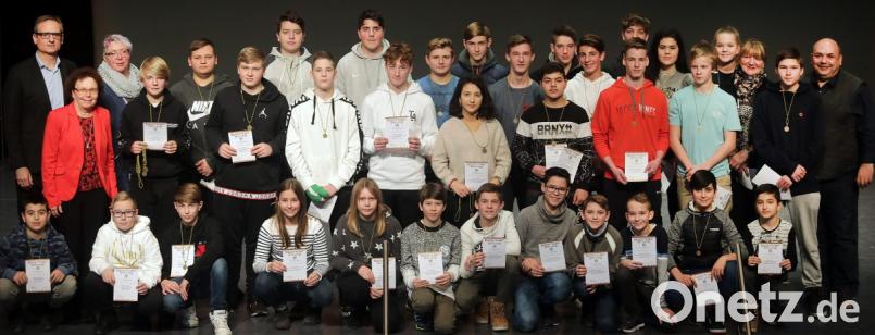 Traditionell hat die Schönwerth-Realschule überragende Eisschnellläufer: Drei von vier Teams schafften es 2018 bis zur bayerischen Meisterschaft. Viele Erfolge gab es auch für die Amberger Mittelschulen. Bild: wsb