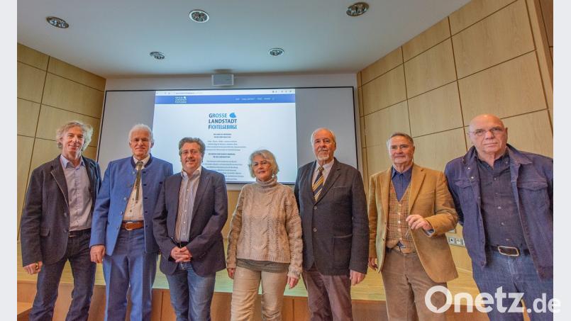Die sieben Initiatoren der großen Landstadt hoffen, dass sie schon bei der kommenden Kommunalwahl erste Erfolge erzielen. Auf dem Bild (von links): Harry Ipfling, Matthias Popp, Alexander Fuchs, Sigrid Reul-Herold, Ewald Bauer, Bernd Leutheußer und Dieter Herold. Bild: fpud