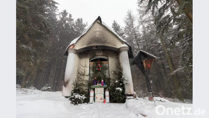 Die Ruine wurde aufgeräumt, winterfest mit einer Plane abgedeckt und weihnachtlich dekoriert. Die Planungen für einen Neuaufbau laufen. Bild: dtr