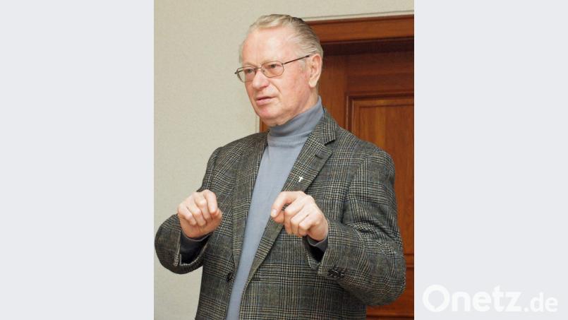 „Auch in den Strukturen des Kindergartens St. Jakob werden sich dann einige Faktoren verändern“, führte Pfarrer Hermann Sturm beim Informationsabend im Pfarrsaal aus. Bild: sön