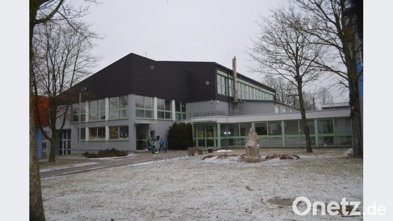 Bechtsrieth packt im neuen Jahr eine Großmaßnahme an: Bei der Schulturnhalle steht eine Generalsanierung an. Bild: fz