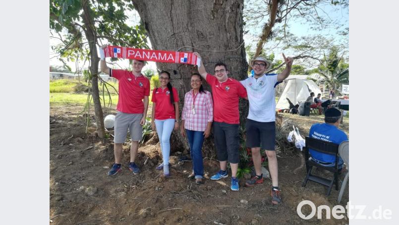Gemeindereferent Benedikt Eckert (Zweiter von rechts) während des Weltjugendtages in einer Gastfamilie untergebracht. Bild: ads