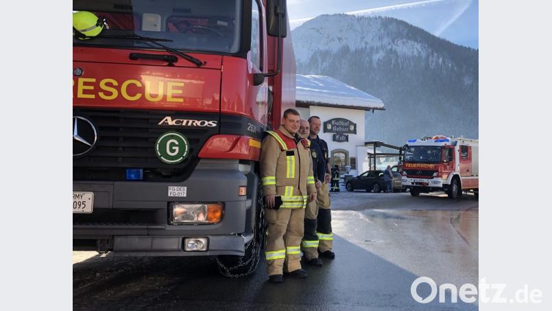 Die Firefighters, Bernd Hutzler (von links) Markus Nickl und Norbert Ackermann, halfen mit. Bild: mor