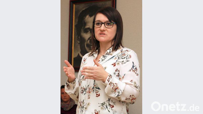 Schon seit dem letzten Kindergartenjahr, so berichtete Kindergartenleiterin Manuela Mayer, habe sich das Personal intensiv mit der neuen Konzeption auseinandergesetzt. Bild: sön