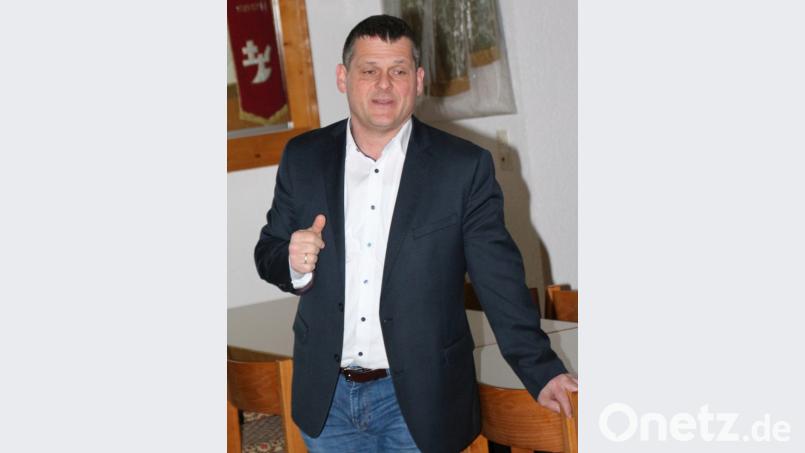 Diözesansekretär Markus Nickl erklärt die verschiedenen Rentenformen und zeigt auf, dass es nie schaden kann, sich frühzeitig um seine Rente zu kümmern. Bild: rpp